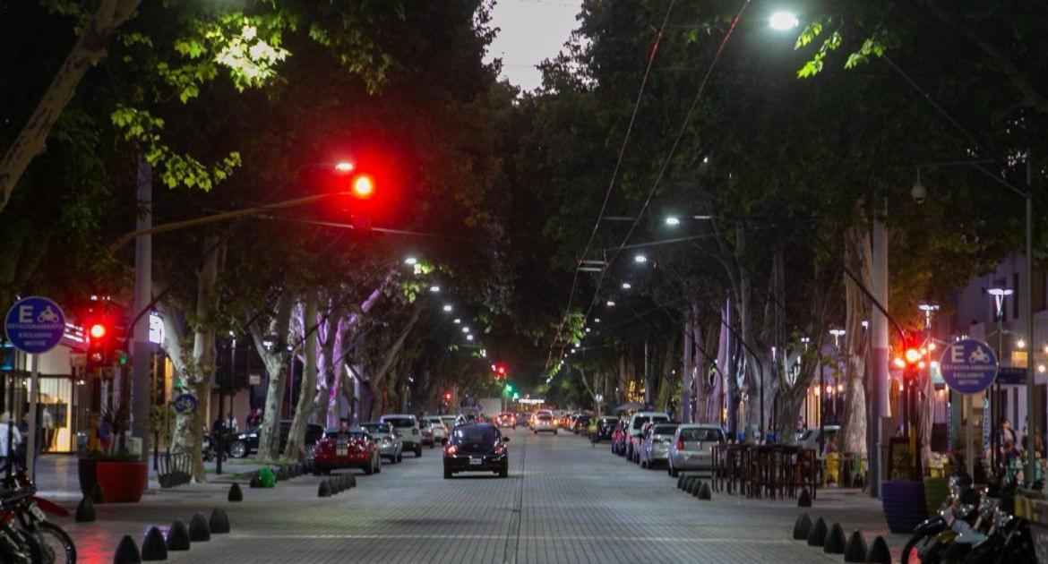 Amplio Departamento En Pleno Centro De - Excelente Ubicacion * Mendoza